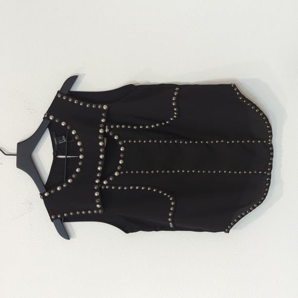 NWT studded cut out top - Picture 1 of 8